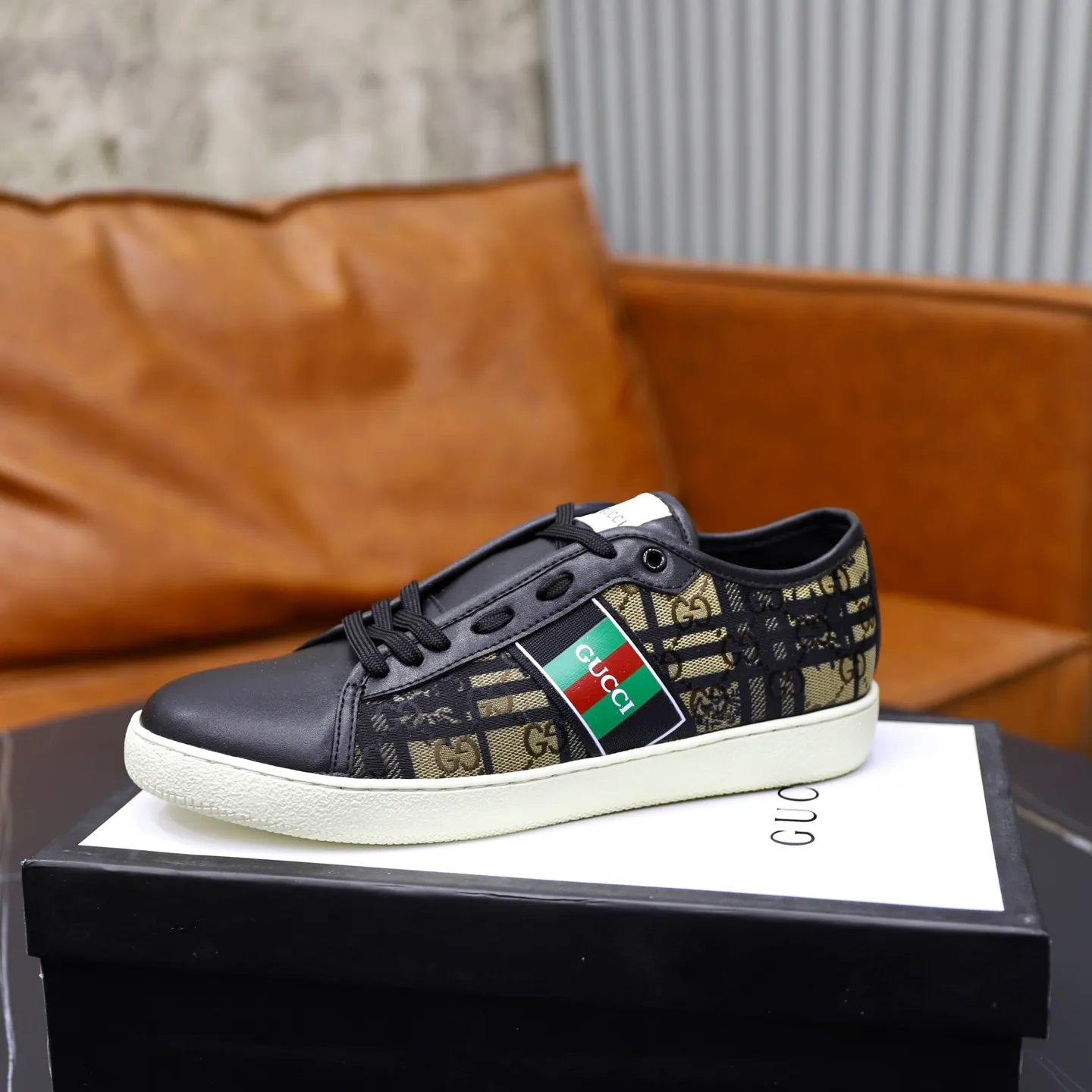 Ex-factory price: 400💰🙅‍♂️🙅‍♂️🙅‍♂️ Brand: GUCCI Standard code: 38-44 (45 customized) Grade: Same as the official website Material: Original material splicing Comfortable and breathable lining Lightweight and wear-resistant sports outsole Style category: Men's fashionable casual shoes Running sneakers Distinguished luxury brand elements Top luxury Color: actual picture color